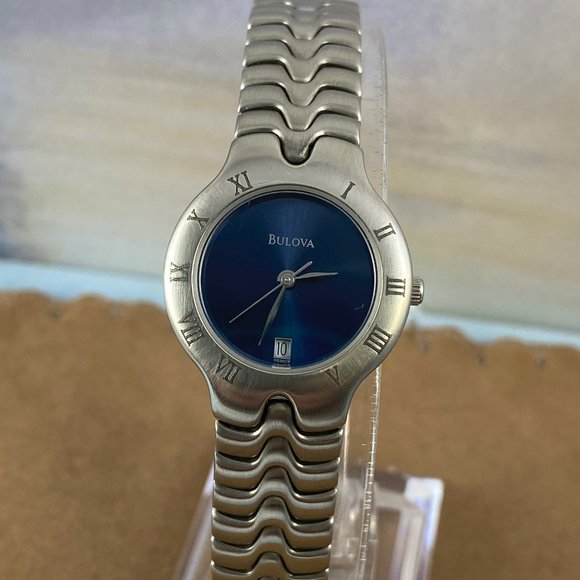 Vintage Bulova Brushed Silver Brilliant Blue Dial main image 8